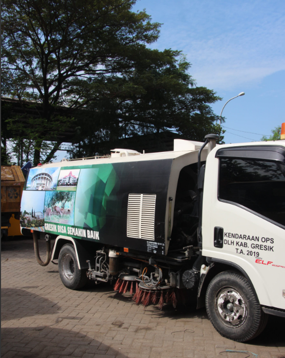 Truk Road Sweeper DLH Kabupaten Gresik